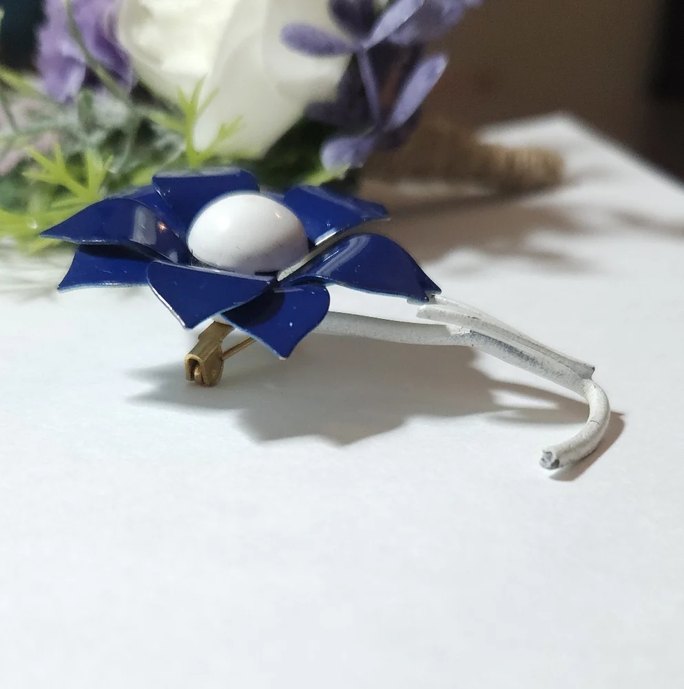 Vintage Blue & White Metal Enamel Flower Brooch